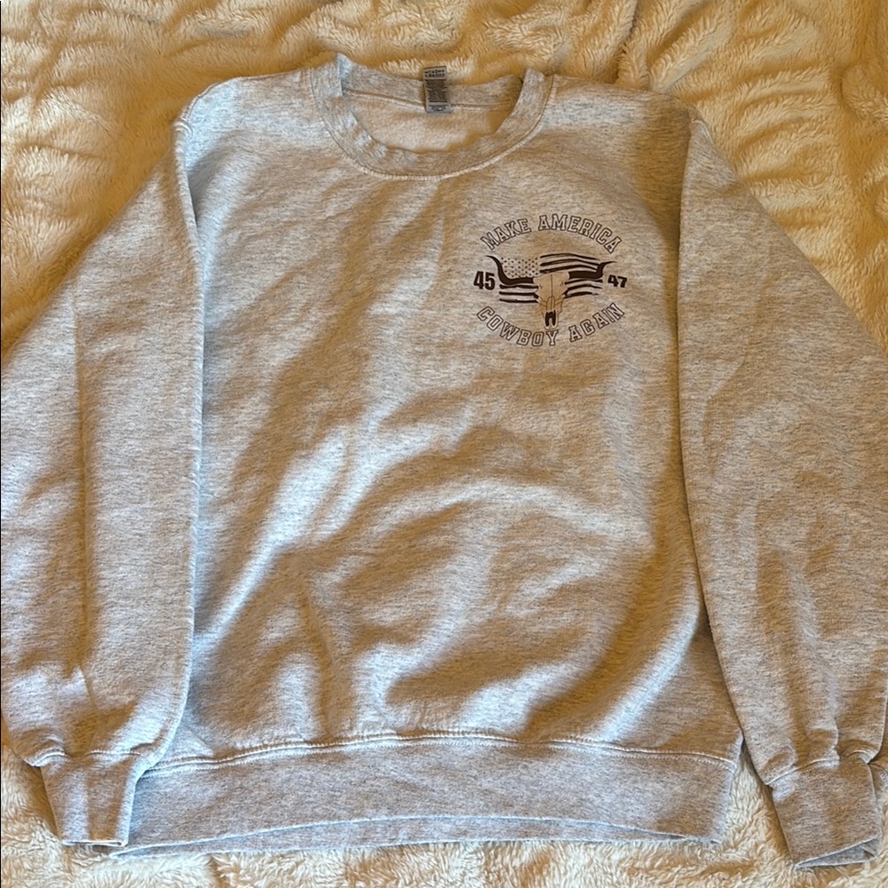 Gildan Gray Crewneck Sweatshirt Classic Style